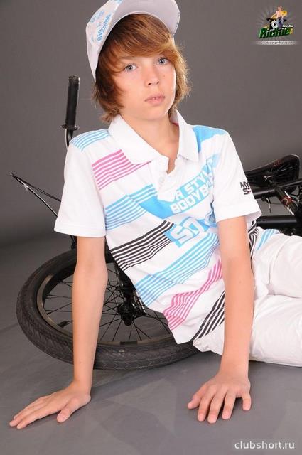 1743_teenager-with-bicycle-24.jpg